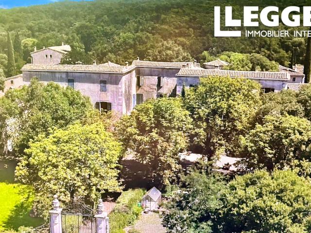 Magnifique partie indépendante du château du 18ème siècle à vendre proche de Quissac