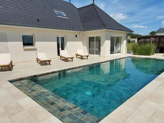 MAGNIFIQUE PAVILLON INDIVIDUEL SEMI PLAIN PIED DE 164 M2 AVEC TRES BELLE PISCINE