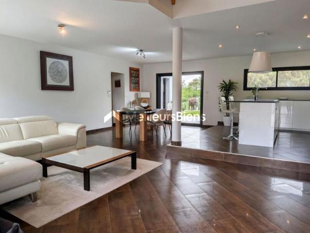 Magnifique propriété 157 m² 5 chambres sur terrain clos de 762 m² à Saint Martin sur Oust