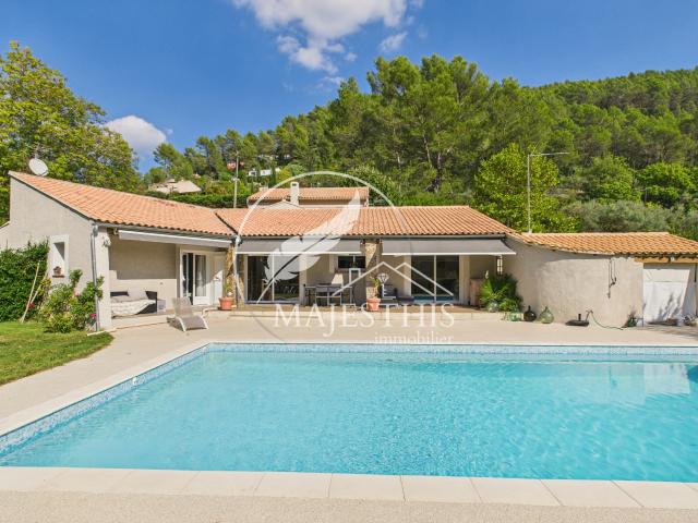 MAGNIFIQUE PROPRIETE 176M2 A SOLLIES TOUCAS