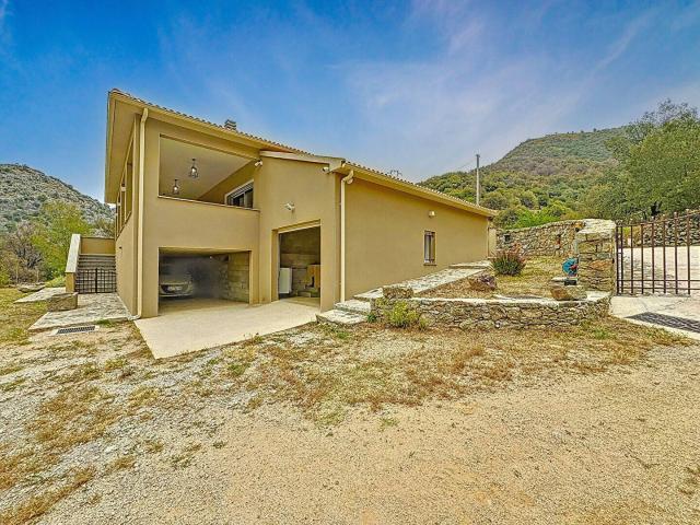 MAGNIFIQUE PROPRIETE 190m2 5000m2 TERRAIN