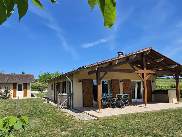 Magnifique propriété 2 villas de 3 chambres avec piscines. 216m² Eymet