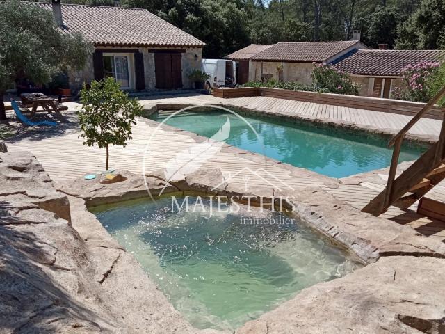 Propriete D'exception, 368M2 Habitables, 3 Hectares De Ter. 368m² Pignans