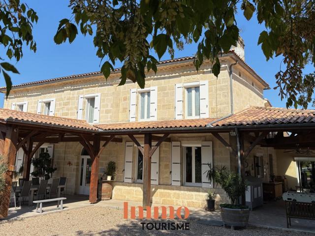 Magnifique propriété touristique en activité située en campa 338m² Galgon