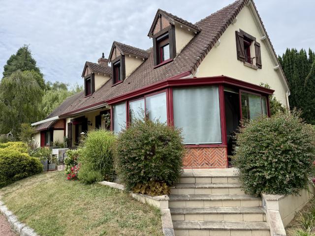 Magnifique propriété type 6 sur 1900 m2 de terrain sur sous sol total