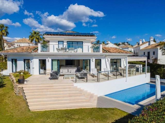 Magnifique propriété vue imprenable sur la mer au cœur de la vallée du golf