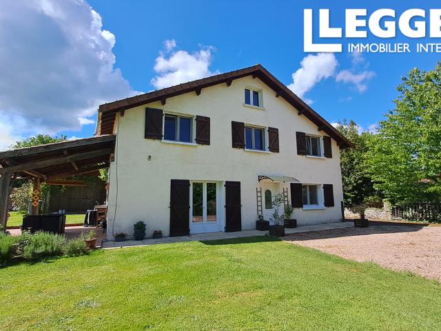 Magnifique propriété à la campagne, piscine hors sol et cuisine d'été ! À voir absolument !