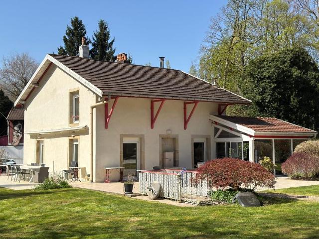 Magnifique propriété arborée au coeur d'Epinal