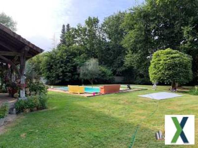 Magnifique Propriété avec Maison de 131 m2, Parc Arboré de 3870 m2 & Dépendances de 110 m2 413 000 €