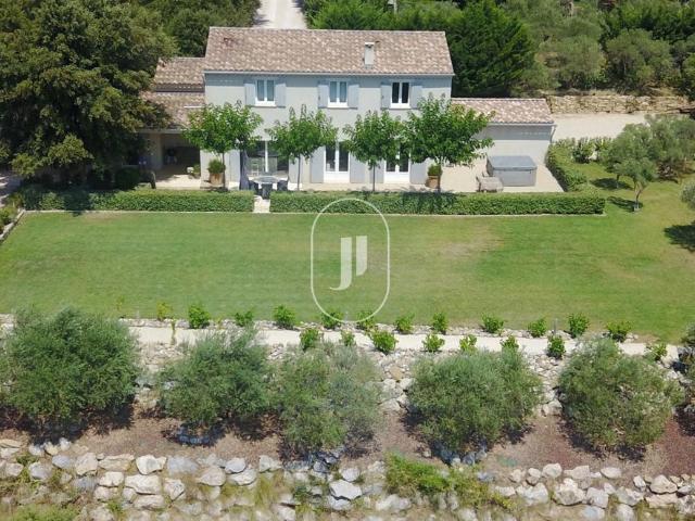 Magnifique propriété avec piscine à vendre à Bédoin 250m² Bédoin