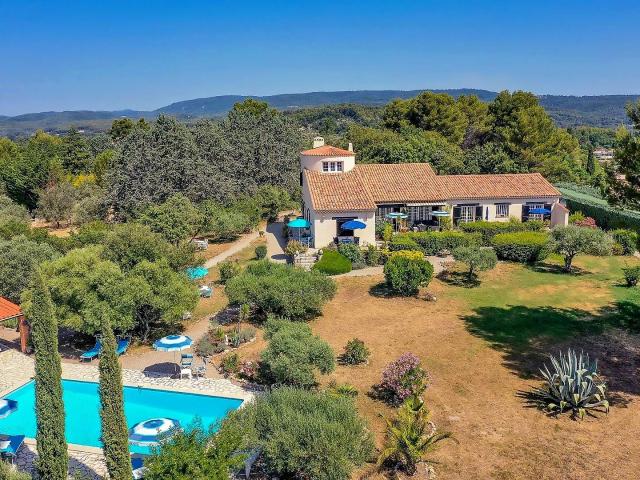 Magnifique Propriete Avec Piscine Et Dependances Sur Terrain. 243m² Flayosc