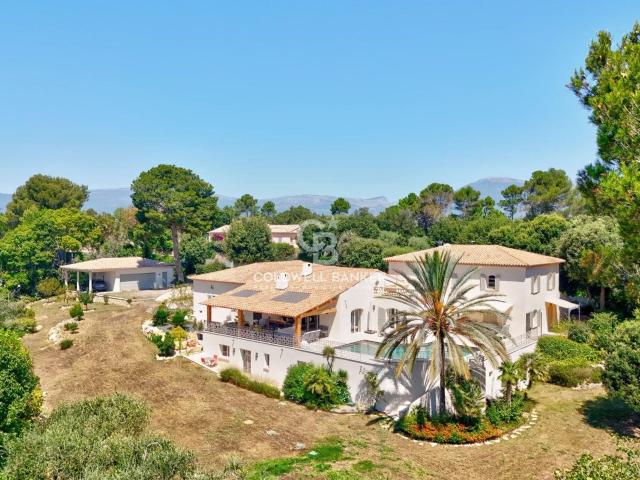 Magnifique propriété avec une vue dégagée sur la mer 555m² Valbonne