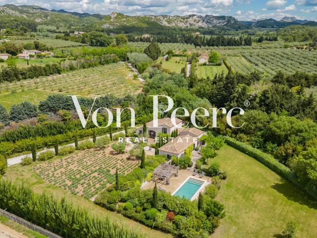 Magnifique propriété avec vue imprenable sur les Alpilles et. 290m² Maussane les Alpilles