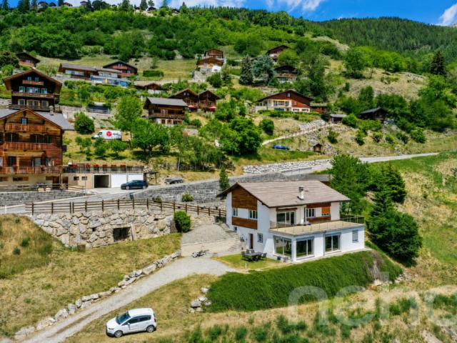 Magnifique propriété avec vue panoramique à Mase