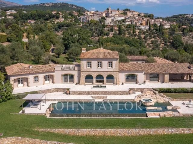 Magnifique propriété avec vue panoramique sur les collines et la mer
