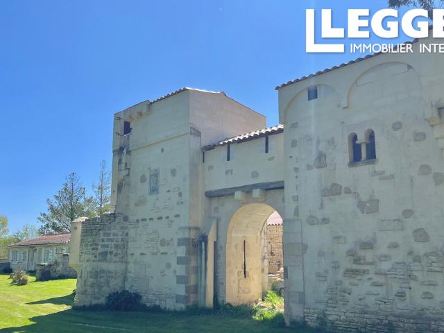 Magnifique propriété composé d'un superbe Logis, gîtes de plain pied et dépendances