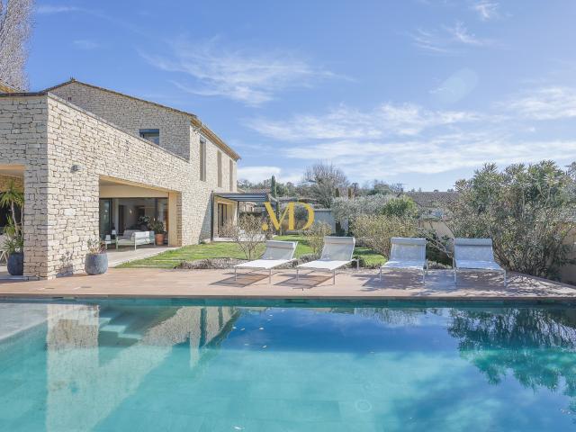 Magnifique propriété contemporaine avec piscine