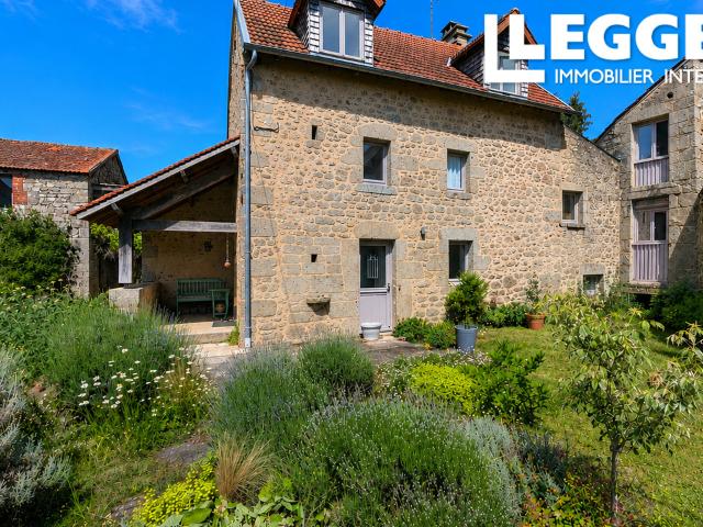 Magnifique propriété de campagne restaurée avec de nombreuses dépendances et un grand jardin arboré