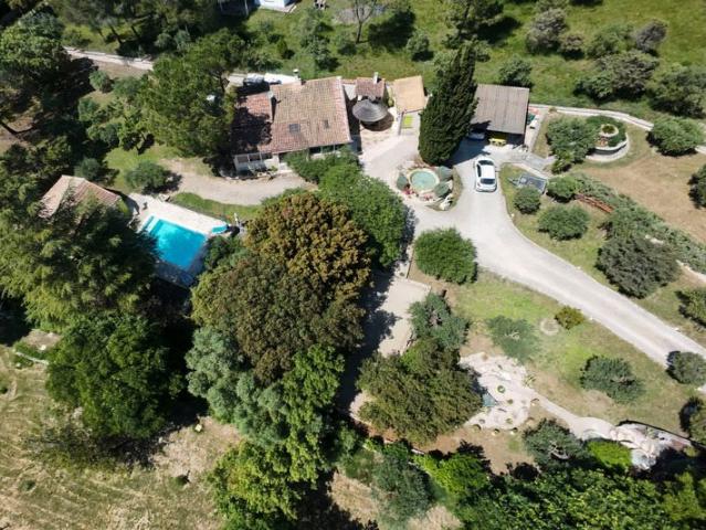 Magnifique Propriété de caractère de 10 500 m2 en Languedoc. 130m² Cabrières
