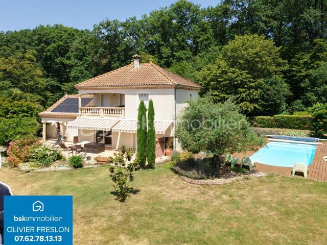 Magnifique Propriété de charme de 204m² à Chaulgnes avec Piscine et dépendances
