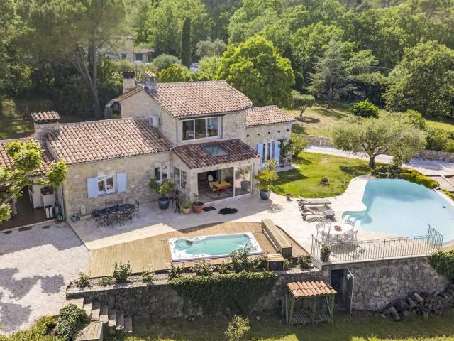 Magnifique propriété en pierre avec vue panoramique et insta. 149m² Fayence