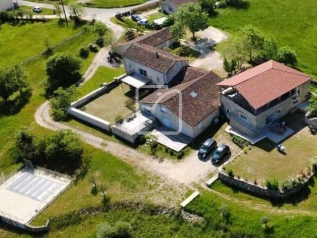 Magnifique Propriete En Pierre Avec Activite Touristique Sur. 430m² Cahors