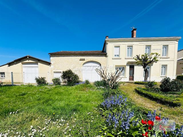Magnifique propriété en pierre offrant un potentiel de reven. 310m² Saint Antoine de Breuilh