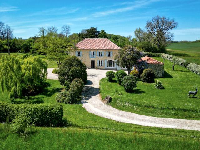 Magnifique propriété en pierre, restaurée, avec 4 hectares d. 330m² Vic Fezensac