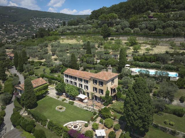 Magnifique propriété en position dominante 850m² Grasse