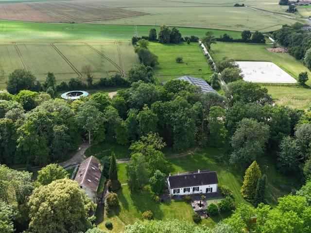 Magnifique propriété équestre sur 5 ha dans le 95 310m² Cergy