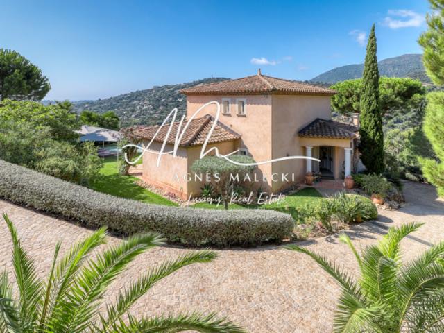 MAGNIFIQUE PROPRIETE HAUT DE GAMME VUE SUR LA MER
