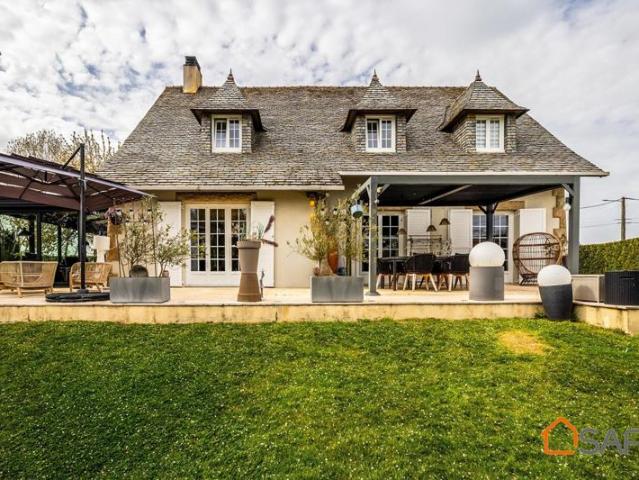 Magnifique propriete, jardin paysager, au calme