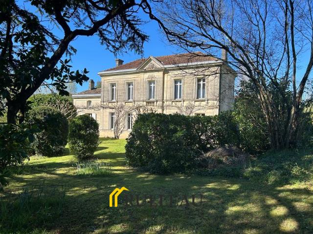 MAGNIFIQUE PROPRIETE: MAISON DE MAITRE + GRAND GITE/ TERRAIN DE 1,7 HA