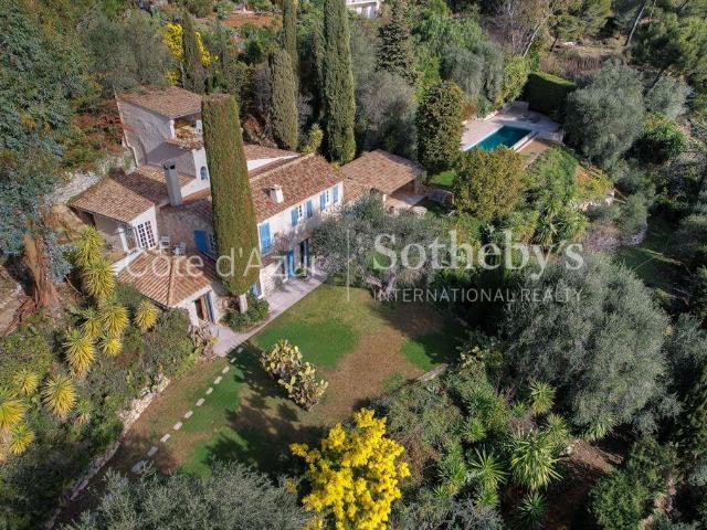 Magnifique propriété provençale rénovée à quelques pas de Mo. 208m² Eze