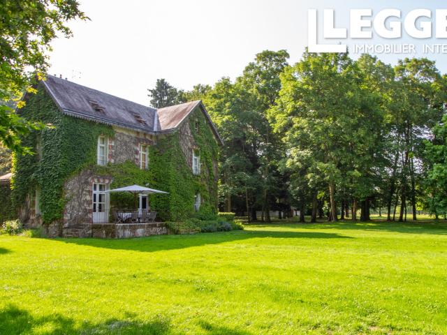 Magnifique propriété située dans un superbe parc de six hectares à Chaveignes