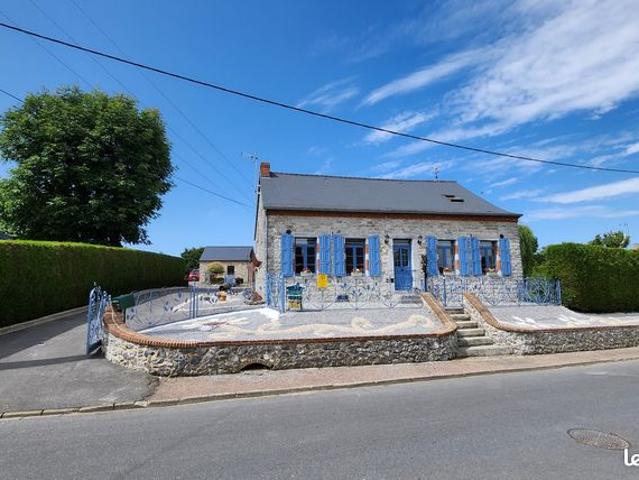 Magnifique propriété sur plus d’un hectare de terrain située à Féron