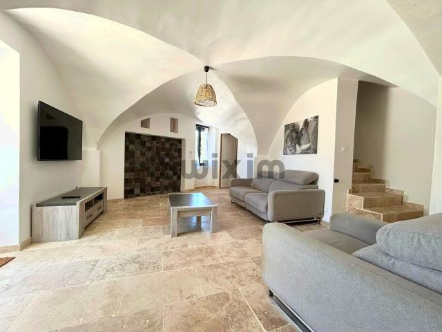 MAGNIFIQUE RENOVATION A 6 KM D'UZES