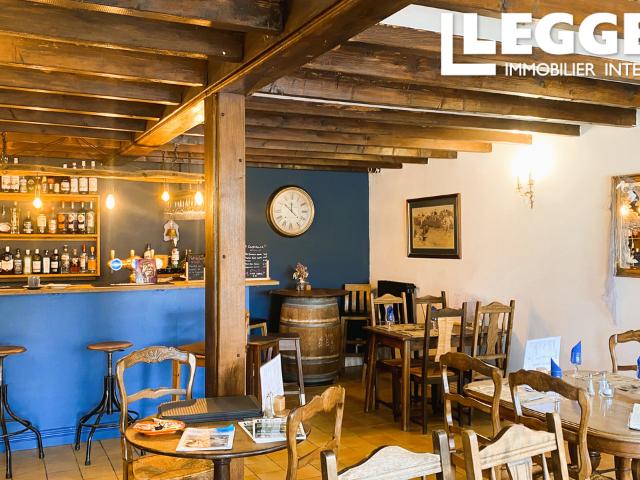 Magnifique restaurant et grand appartement dans un joli village de l'Allier