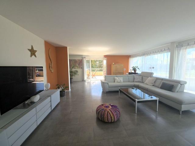 Magnifique, spacieur et lumineux 4.5 pces avec terrasse, balcon et vue dégagée