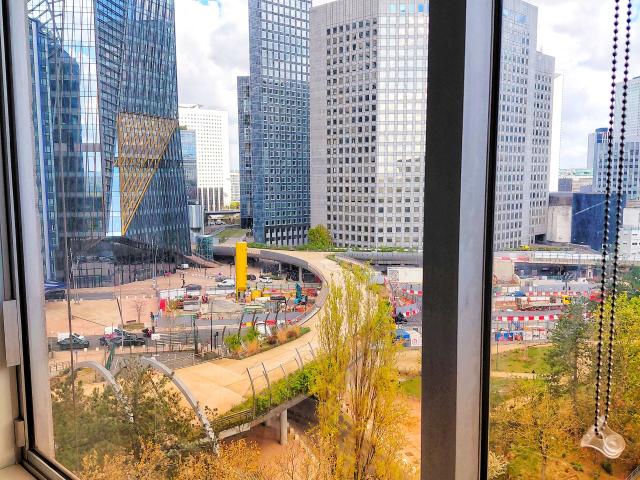 MAGNIFIQUE T4 AU EN FACE DU QUARTIER D'AFFAIRE DE LA DEFENSE