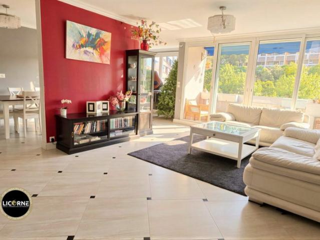 Magnifique T6 traversant 143m2
