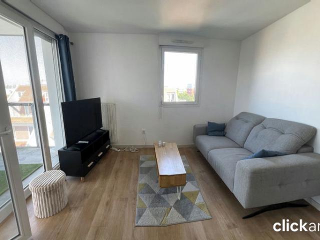 Magnifique T3 meublé de 70 m² avec loggia, parking privatif et ascenseur – Un cadre de vie idéal à Lille !