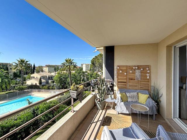 Magnifique T3 en étage avec terrasse plein Sud et piscine garage et parking
