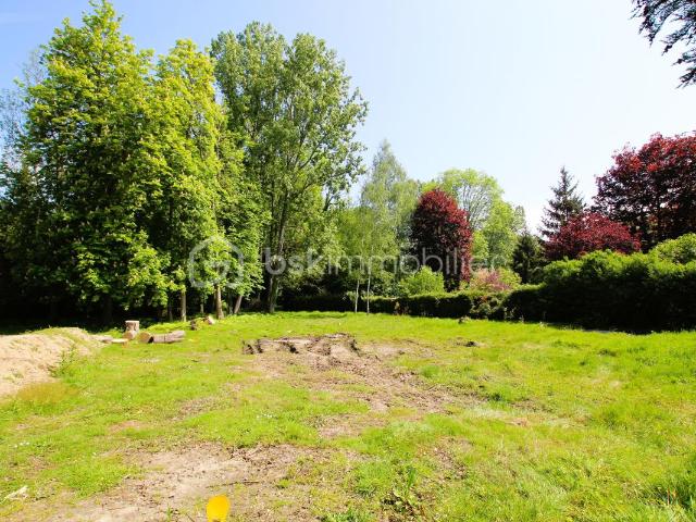 MAGNIFIQUE TERRAIN CONSTRUCTIBLE DE 1921 M² A 17 MINUTES A PIED DE LA GARE D'EPERNON ET À 300 M DES COMMERCES DU CENTRE VILLE, À 10 MINUTES DE RAMBOUILLET