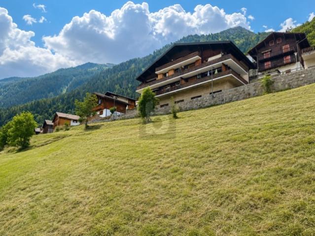 MAGNIFIQUE TERRAIN DANS UN CADRE NATUREL