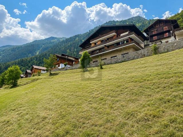 MAGNIFIQUE TERRAIN DANS UN CADRE NATUREL