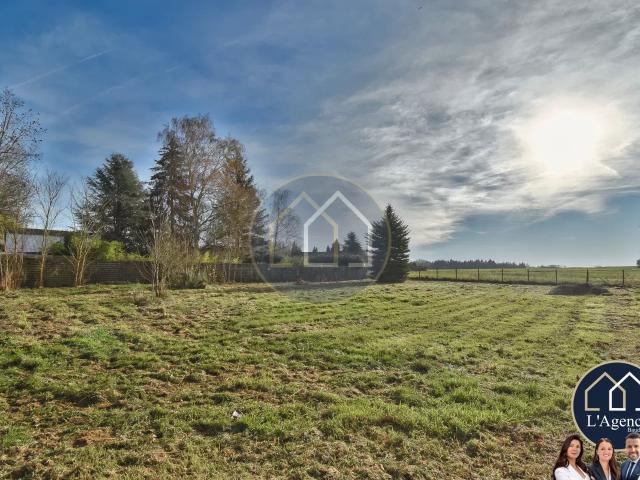 MAGNIFIQUE TERRAIN PLAT CONSTRUCTIBLE DE 1124M2 VIABILISÉ, TOUT
