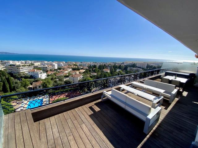 Magnifique toit terrasse, vue mer panoramique. 85m² Nice