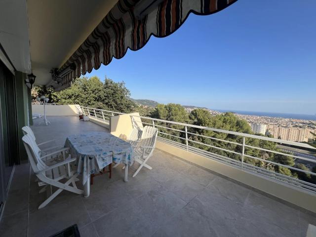 Magnifique vue mer, penthouse,3 pièces 90m² Nice