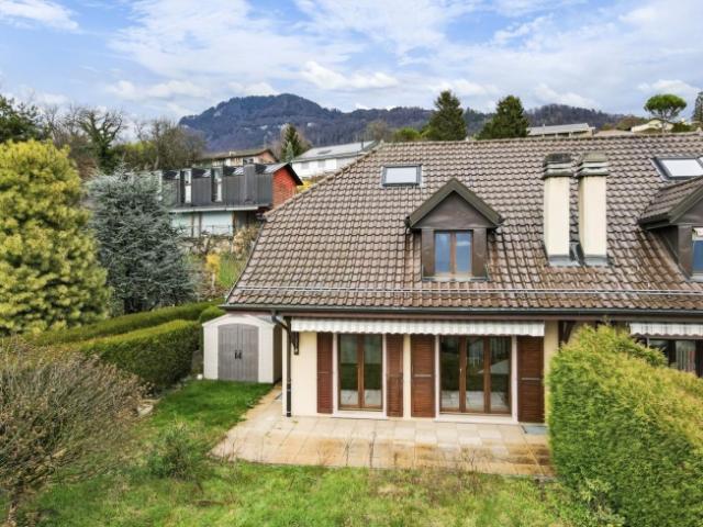 Magnifique Villa Mitoyenne Vue Panoramique sur le Lac et les Montagnes !